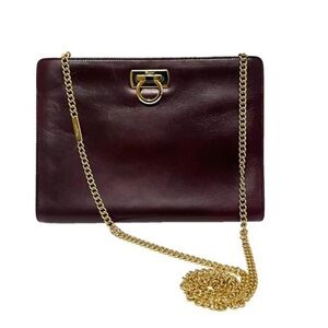 100% Authentic Salvatore Ferragamo
Elegant Burgundy Leather Shoulder Bag
